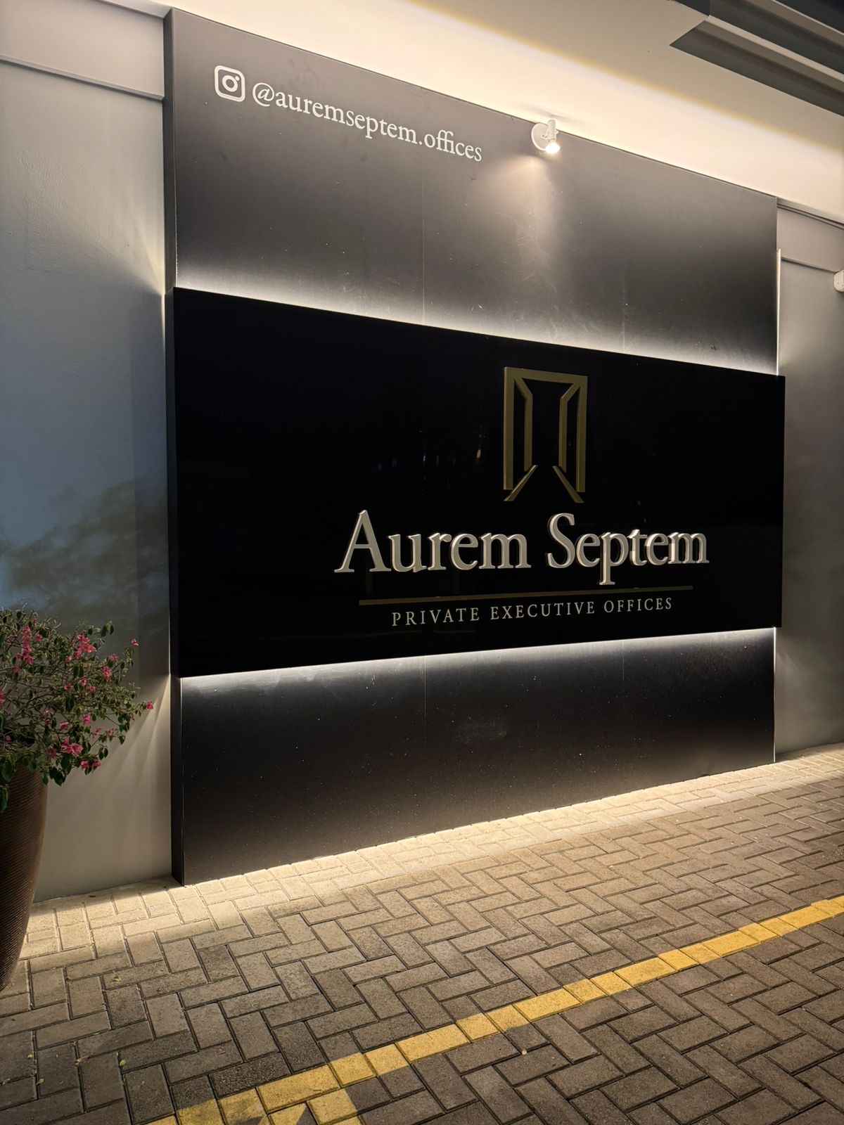 Fachada do Aurem Septem Private Executive Offices